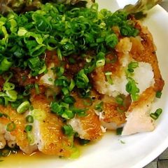 A picture of Chicken Steak with Grated Daikon Radish and Lots of Green Onions.