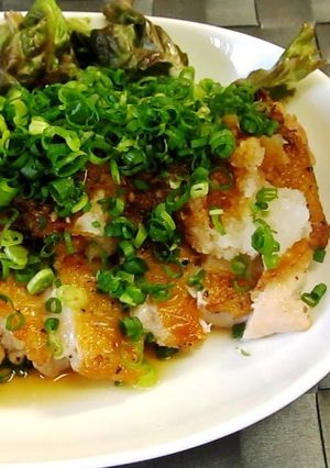 A picture of Chicken Steak with Grated Daikon Radish and Lots of Green Onions.