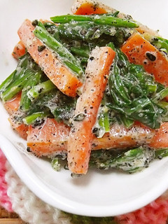 A picture of Microwaved Carrot and Spinach with Sesame Mayonnaise.