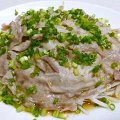 A picture of Bean Sprouts & Pork Belly with Ponzu in the Microwave.