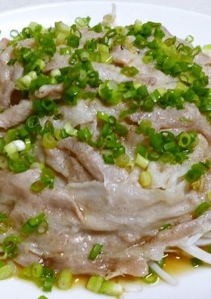 A picture of Bean Sprouts & Pork Belly with Ponzu in the Microwave.