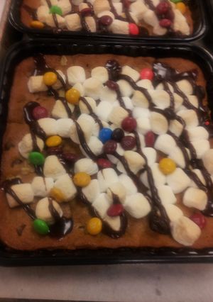 A picture of Gooey chocolate chip cookie bar.