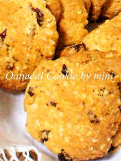 A picture of Classic American Oatmeal Cookies.