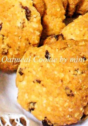 A picture of Classic American Oatmeal Cookies.