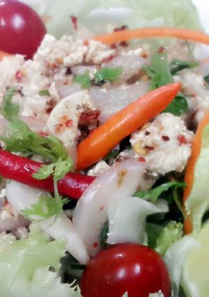 A picture of Larb Gai / Spicy Minced Chicken.