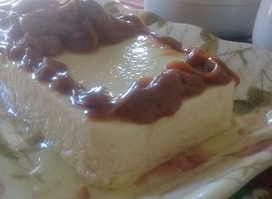 Una foto de Flan de naranja y dulce de leche de cabra en microondas con molde de siliconas