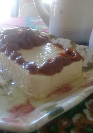 Una foto de Flan de naranja y dulce de leche de cabra en microondas con molde de siliconas