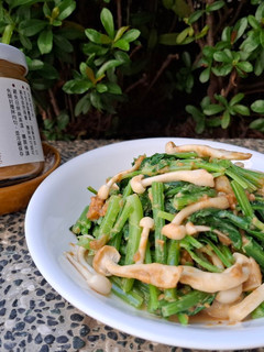 清爽又美味的日式涼拌菜-胡麻菠菜美白菇 的食譜成品照片