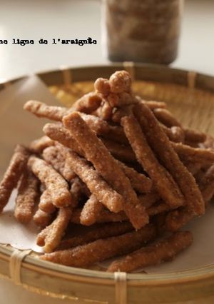 A picture of Cinnamon Flavored New Karinto (Sweet Deep-Fried Brown Sugar Snacks).