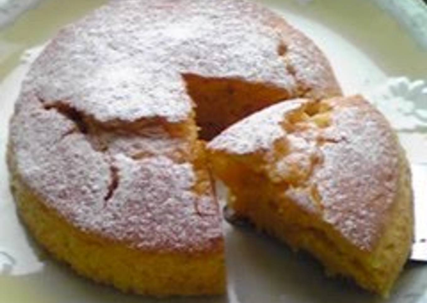 Grated carrot cake with honey