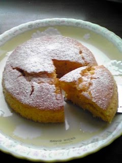 A picture of Grated Carrot Cake With Honey.