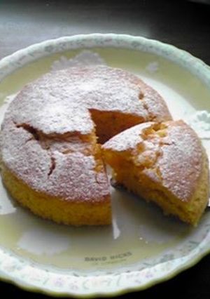 A picture of Grated Carrot Cake With Honey.