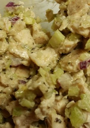 A picture of CHICKEN SALAD.