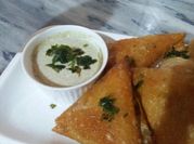 A picture of meat samosa
