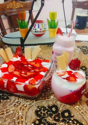 A picture of Strawberry custard and Strawberry jelly. with 🍦whippy whipped cream 🍦.