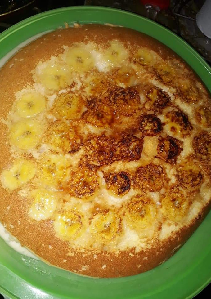 Una foto de TORTA INVERTIDA DE 🍌🍌🍌