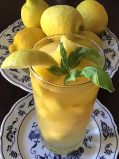A picture of California Farm Pineapple Agave Lemonade.