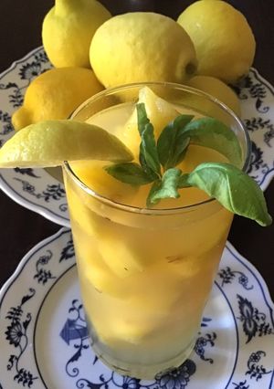 A picture of California Farm Pineapple Agave Lemonade.