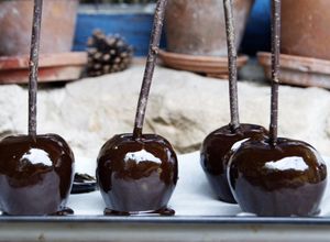 Foto principal de Cómo hacer manzanas acarameladas para Halloween