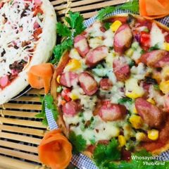 A picture of Whosayna’s Meat Lover’s Pizza.