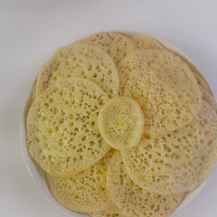 A picture of Moroccan crêpes (beghrir).