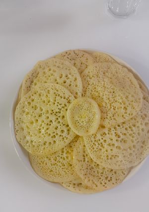 A picture of Moroccan crêpes (beghrir).