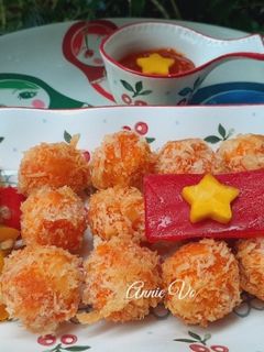Hình của món Viên hải sản chiên kèm ớt chuông xào hành tây.