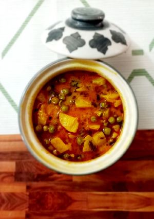 A picture of Potato peas curry.