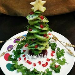 A picture of Christmas tree Fruit salad.