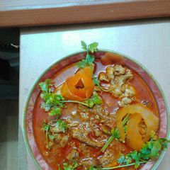 A picture of Chappathi with chicken curry.