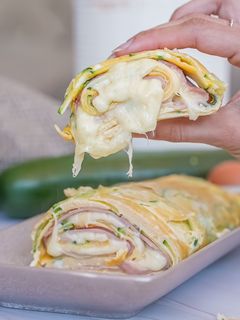 Una foto de Rollo de calabacín con jamón y queso
