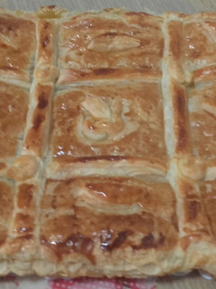 Una foto de Empanada de queso de cabra fresco y dulce de manzana#mirecetario