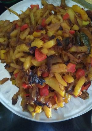 A picture of Potato bell peppers fry.