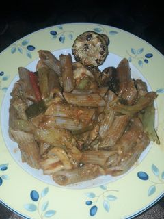 Una foto de Pasta integral con verduras