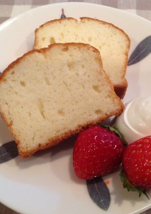 A picture of Egg White Pound Cake.