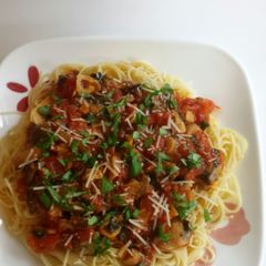 A picture of Fresh Garlic-Basil Pomodoro with Mushrooms.