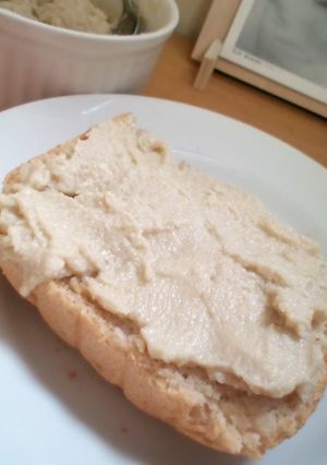 A picture of Nut Cheese: Easy Raw/Living Food.