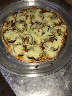 Una foto de Pizza verdadera de berenjenas