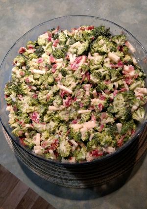 A picture of Broccoli Salad Cold-2 foil pan amount..