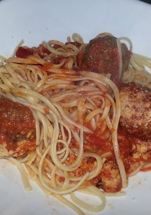 A picture of Linguini and meatballs.