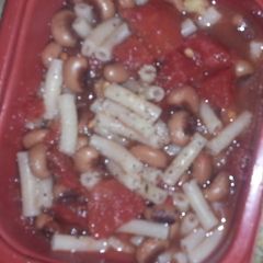 A picture of Tomatoes Mac and peas.