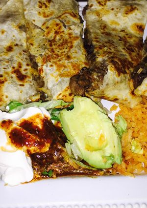 A picture of Ray's' The Ultimate Quesadilla Platter.