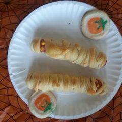 A picture of Mummy dogs.