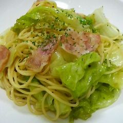 A picture of Easy Lettuce and Bacon Pasta with Yuzu Pepper.