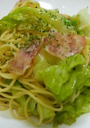 A picture of Easy Lettuce and Bacon Pasta with Yuzu Pepper.
