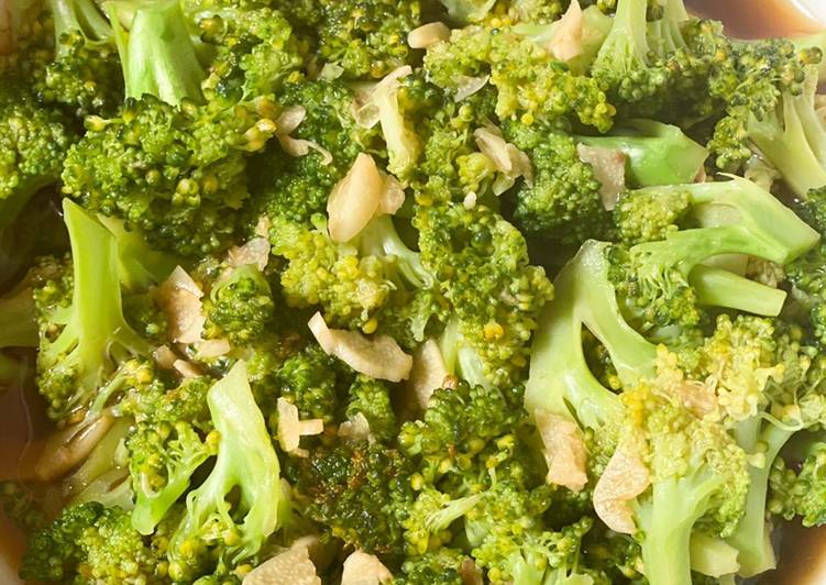 Langkah Mudah untuk meracik Brokoli cah Bawang Putih yang simpel