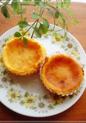 A picture of Simple Bite-Sized Baked Cheesecakes.
