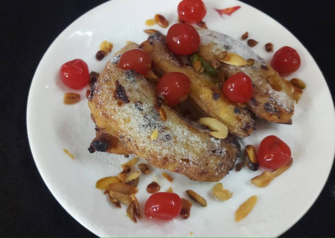 Crispy fried sweet banana dessert