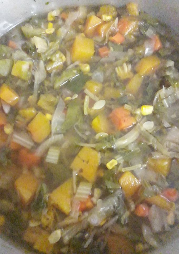 Una foto de Sopa de verduras caserita.