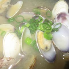 A picture of Rich Kombu Seaweed Flavour Manila Clam Miso Soup.